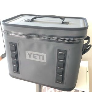 NEW YETI Hopper Flip 18 Soft Cooler+2 Ice Packs (Never used/too late to return)